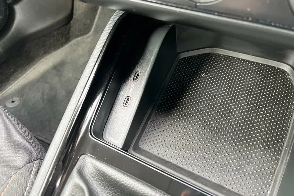 2021-skoda-kamiq-10-tsi-se-95ps-big-23
