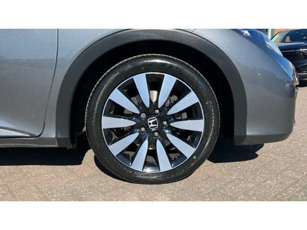 2016-honda-civic-18-i-vtec-se-plus-navi-ss-hatchback-big-12
