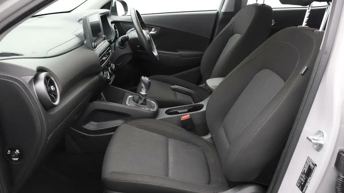 2022-hyundai-kona-10-t-gdi-se-connect-big-13