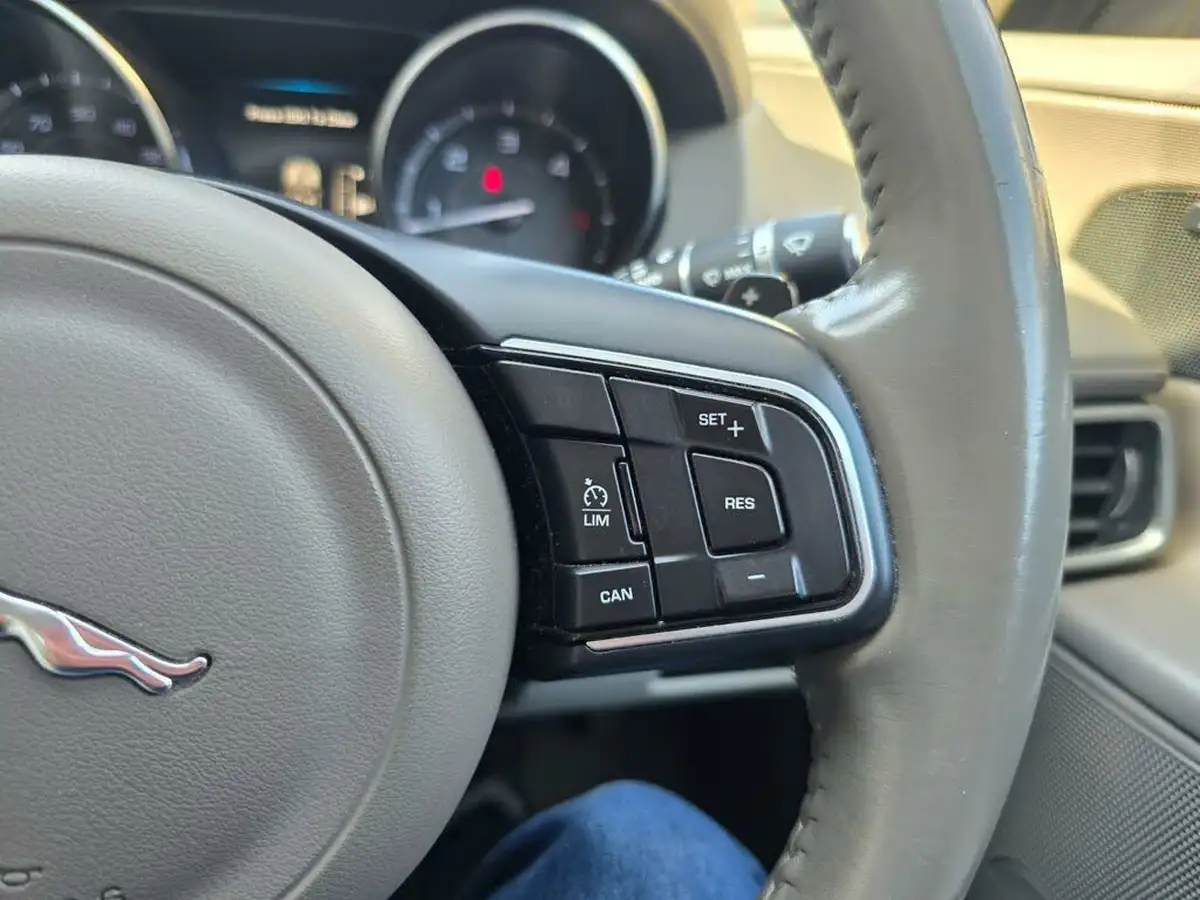 2015-jaguar-xe-20td-portfolio-163ps-auto-big-50