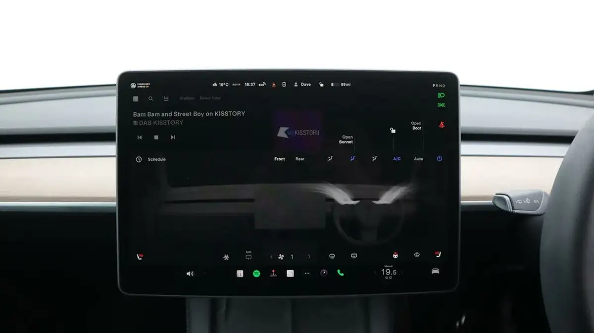 2022-tesla-model-y-e-long-range-big-12