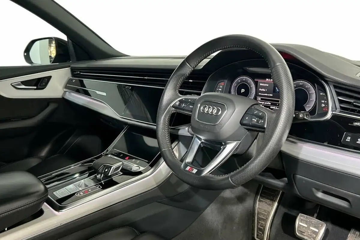 2020-audi-q8-30-55-tfsi-s-line-big-5