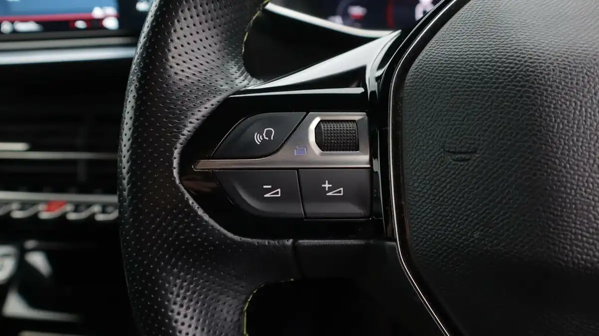 2021-peugeot-2008-suv-15-bluehdi-gt-big-24