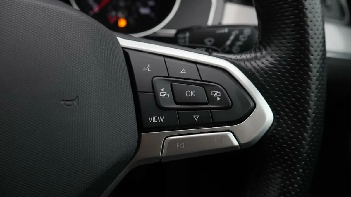 2021-volkswagen-passat-14-tsi-gte-estate-5d-big-24