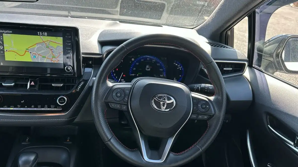 2021-toyota-corolla-18-vvt-i-gr-sport-trk-hatchback-big-5