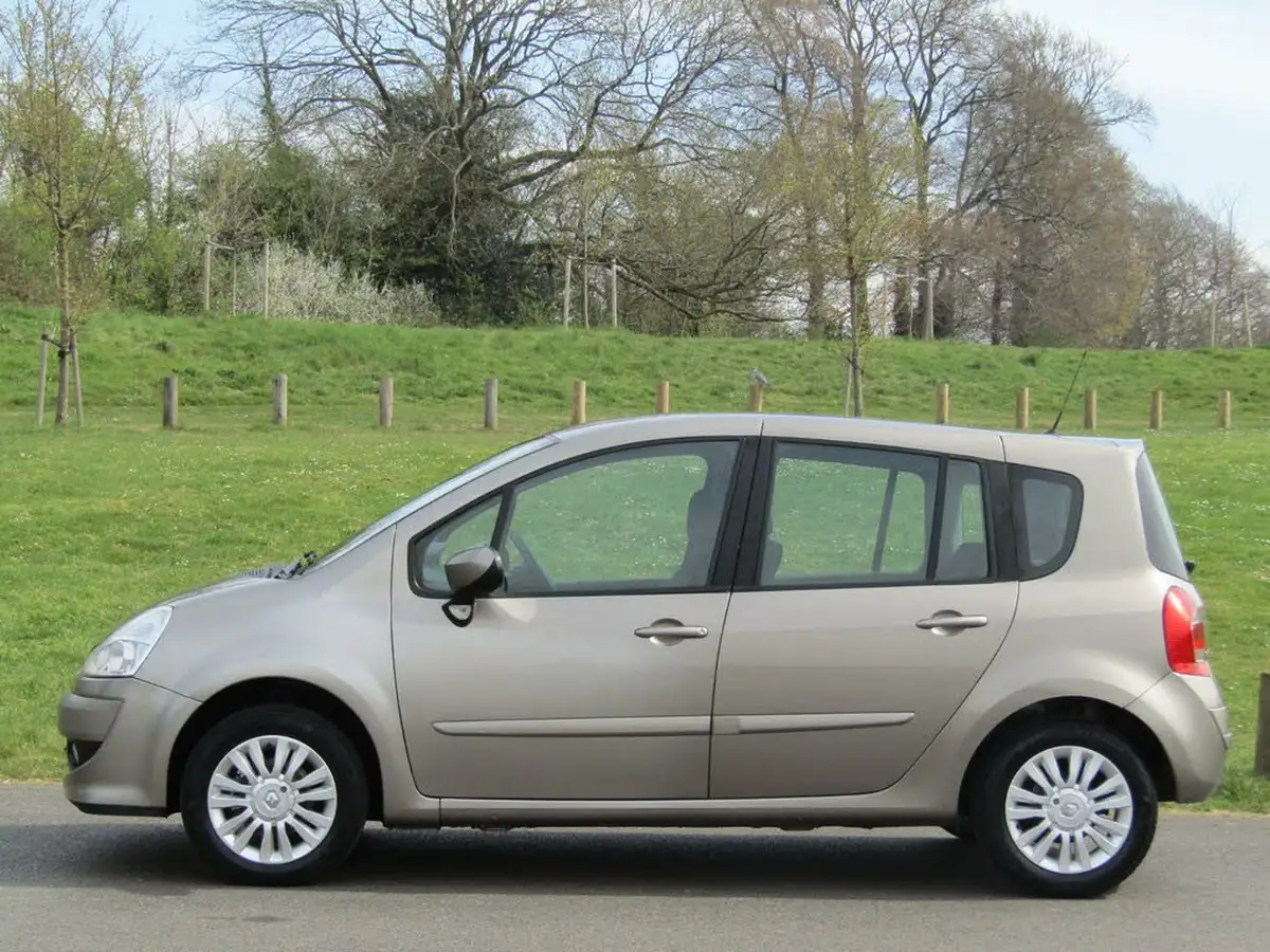 2010-renault-grand-modus-15td-dynamique-15dci-86bhp-big-26
