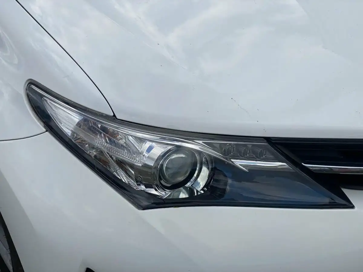 2015-toyota-auris-16-icon-plus-hatchback-big-25