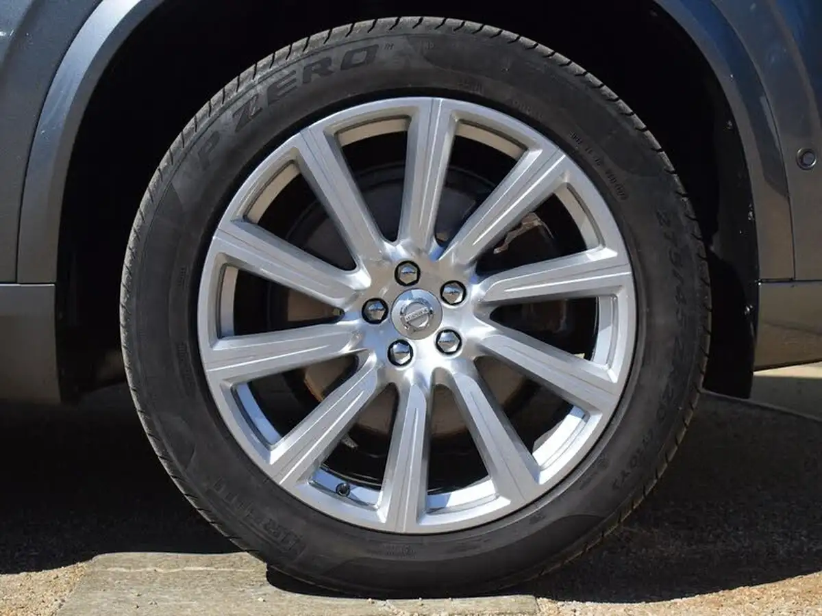 2016-volvo-xc90-20td-d5-inscription-big-34