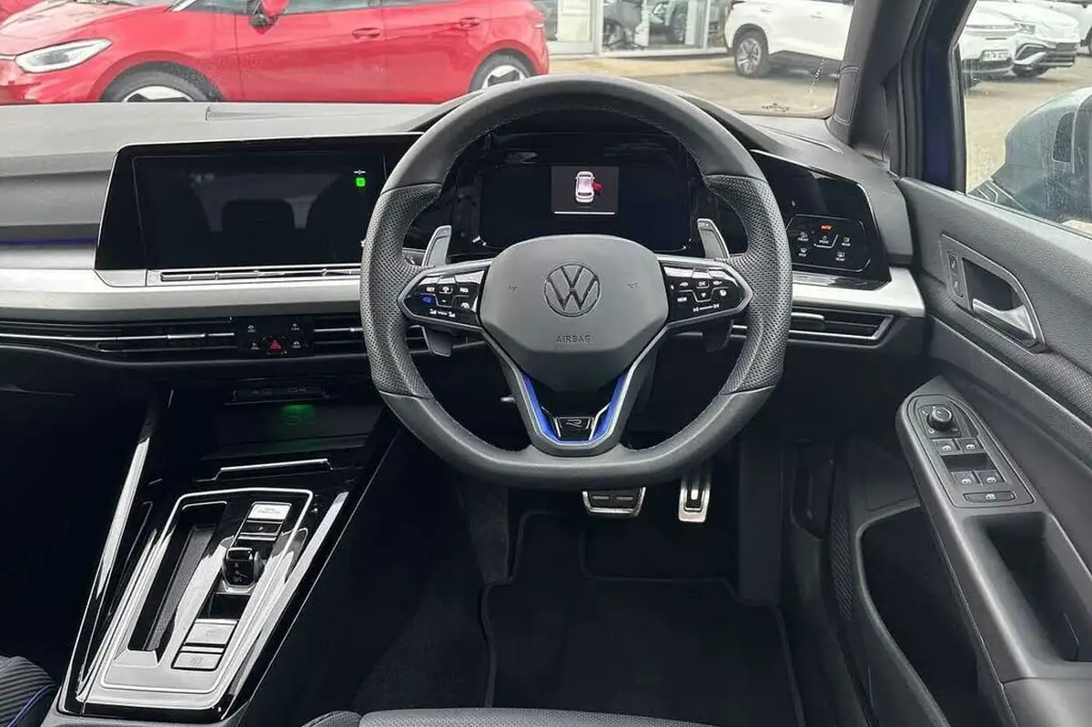 2023-volkswagen-golf-20-tsi-r-320ps-hatchback-big-12