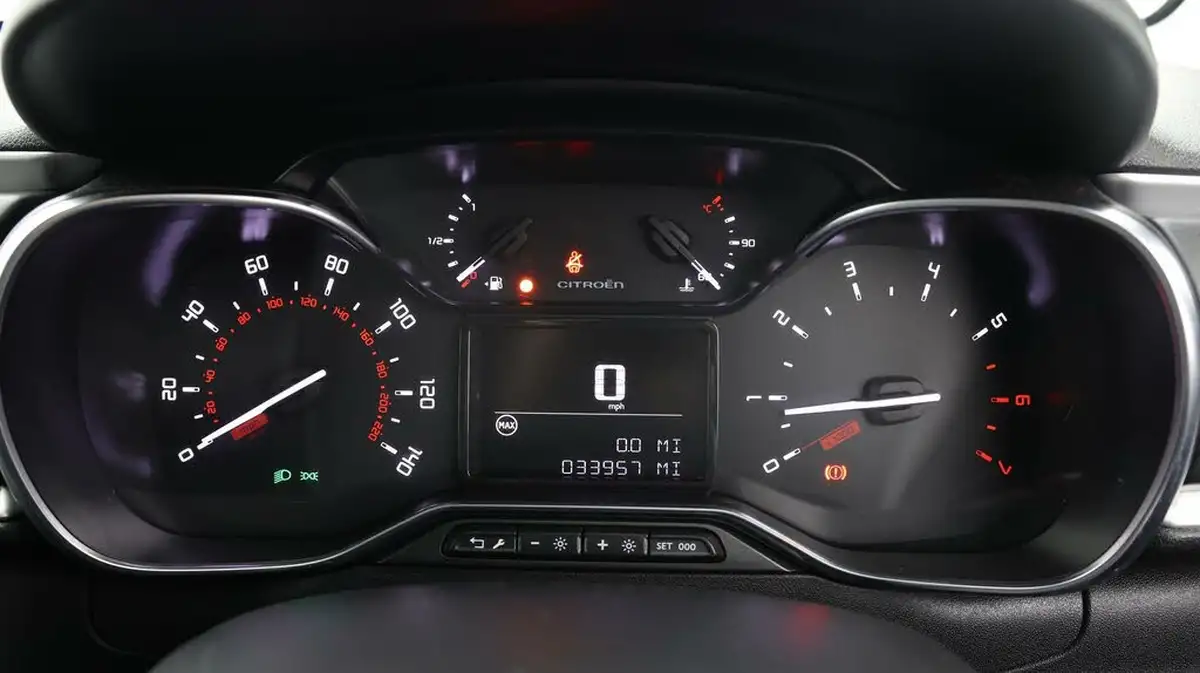 2018-citroen-c3-12-puretech-flair-82ps-big-9