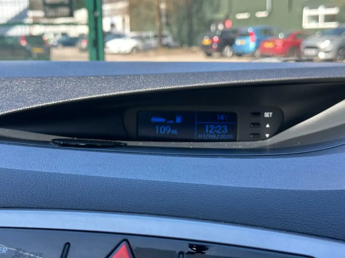 2014-hyundai-i20-12-active-3d-big-15