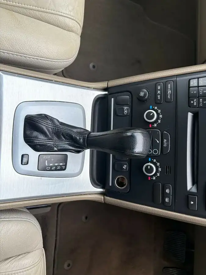 2012-volvo-xc90-24td-d5-se-200bhp-big-18