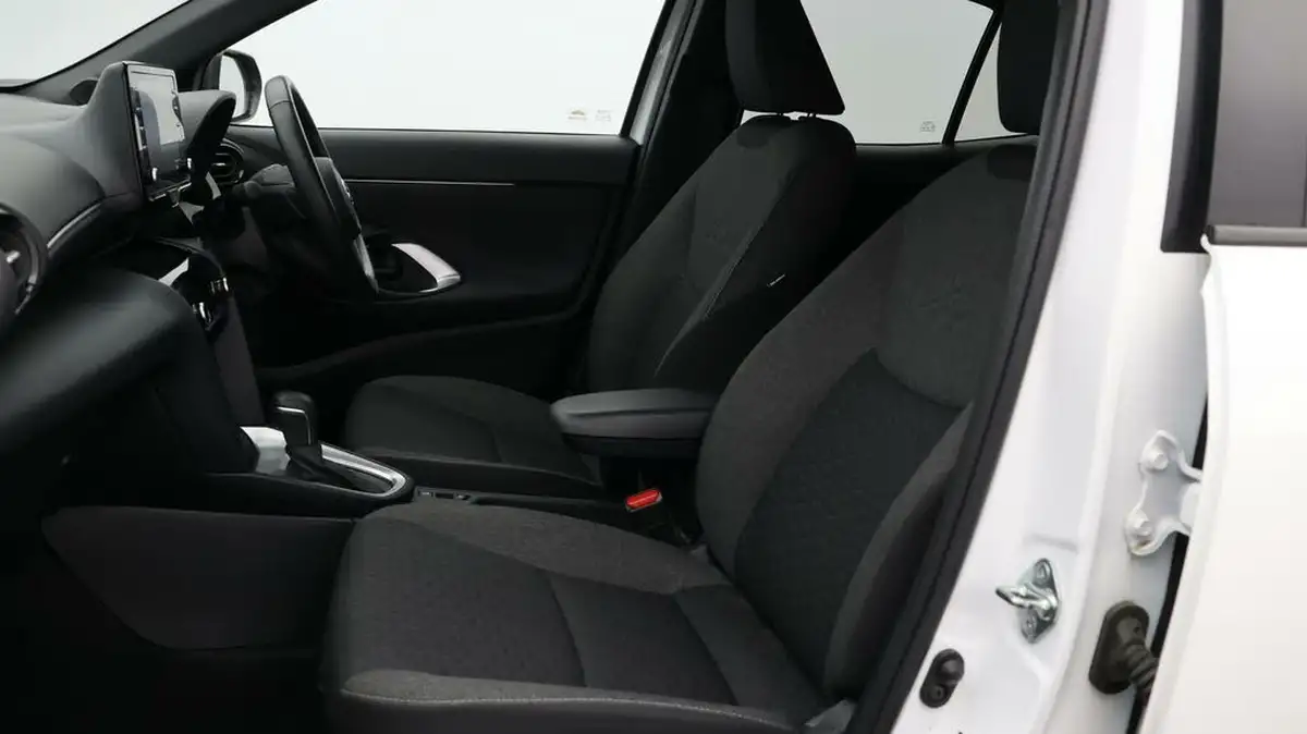 2022-toyota-yaris-cross-15-vvt-i-design-big-13