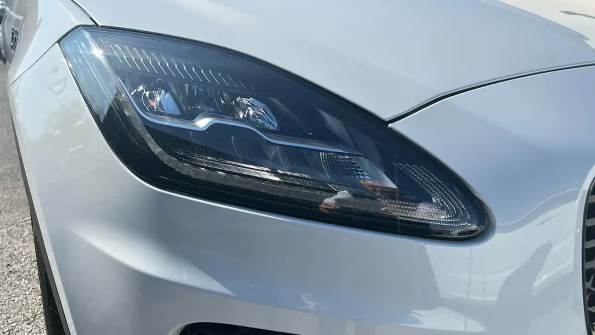 2020-jaguar-e-pace-20-i4d-chequered-flag-180ps-big-16