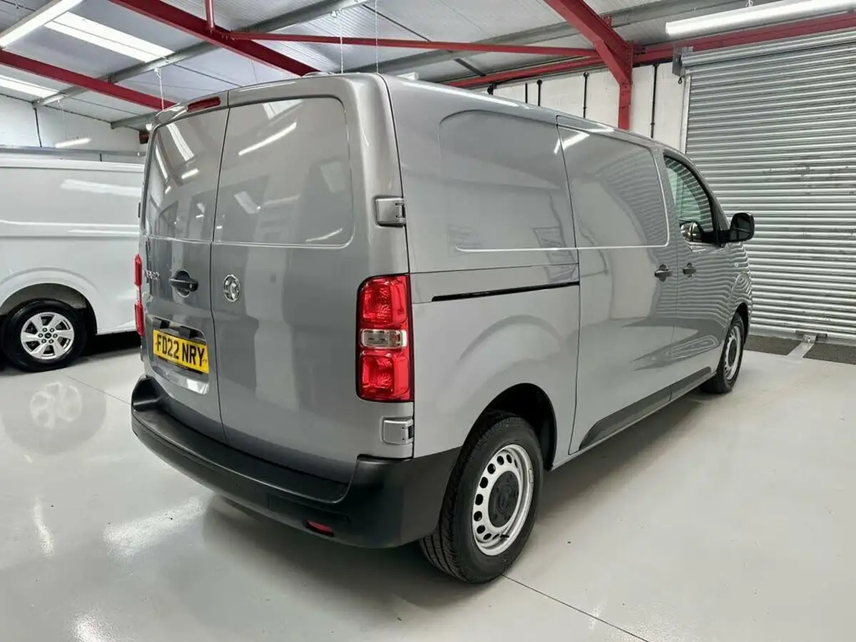2022-vauxhall-vivaro-15td-2900-l1h1-dynamic-big-3