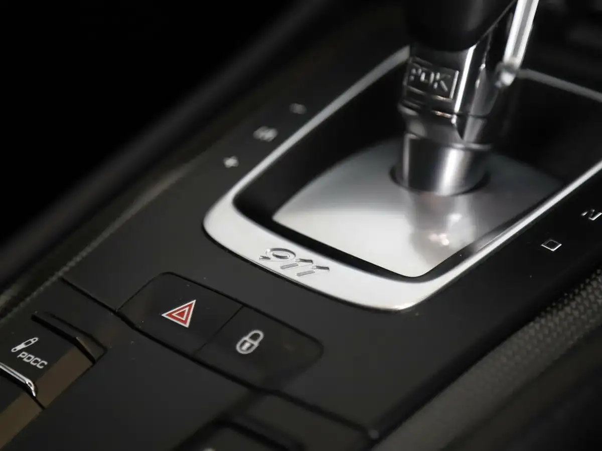 2016-porsche-911-38-turbo-s-coupe-big-27