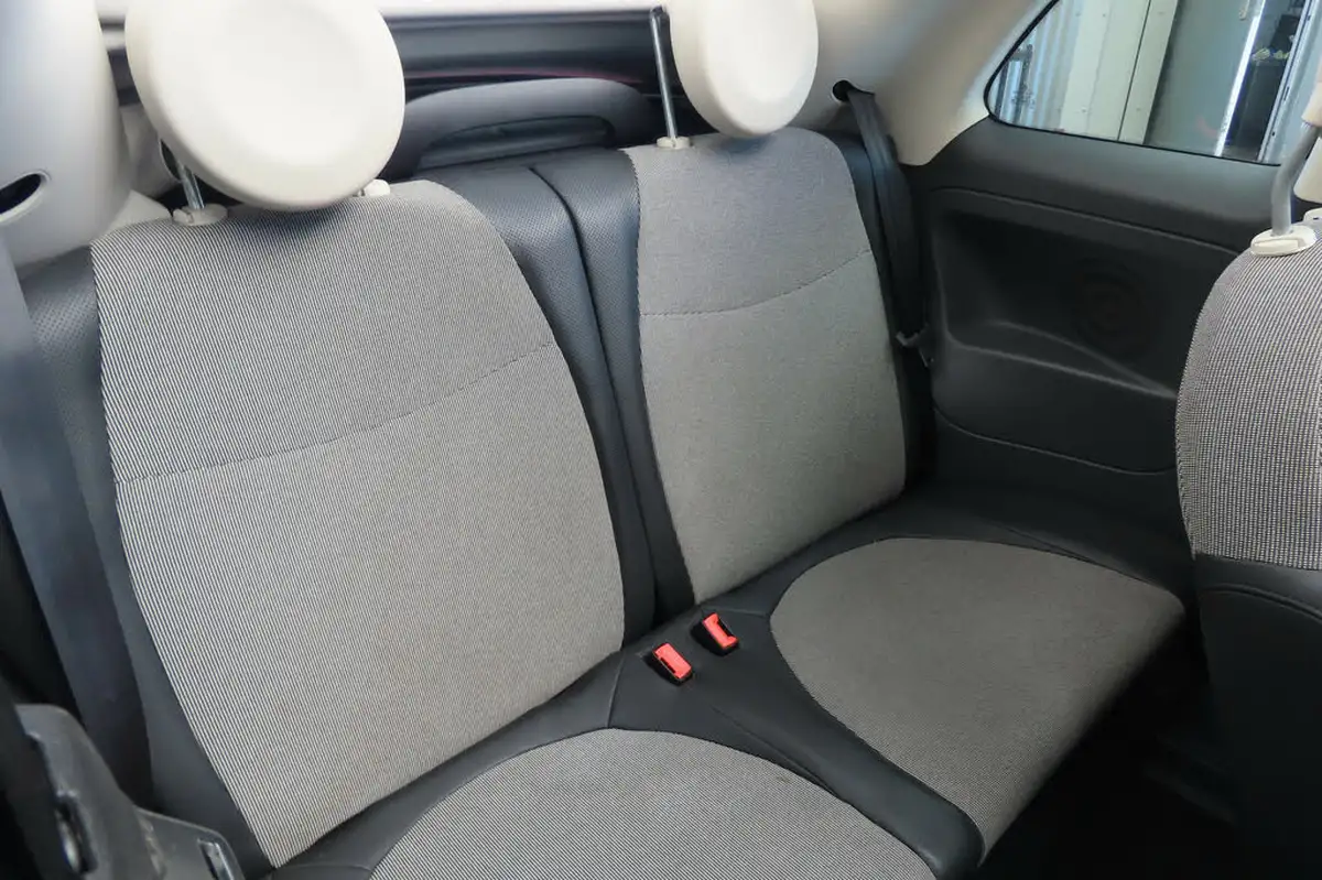 2010-fiat-500c-12-lounge-big-9
