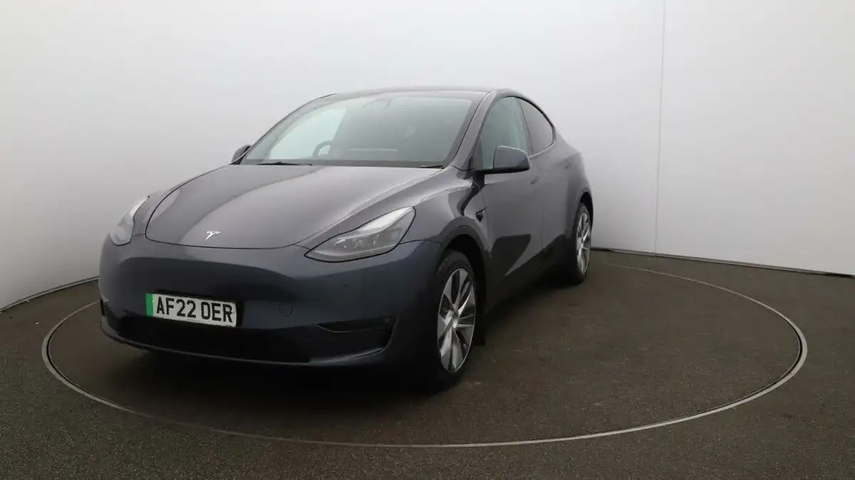 2022-tesla-model-y-e-long-range-big-30