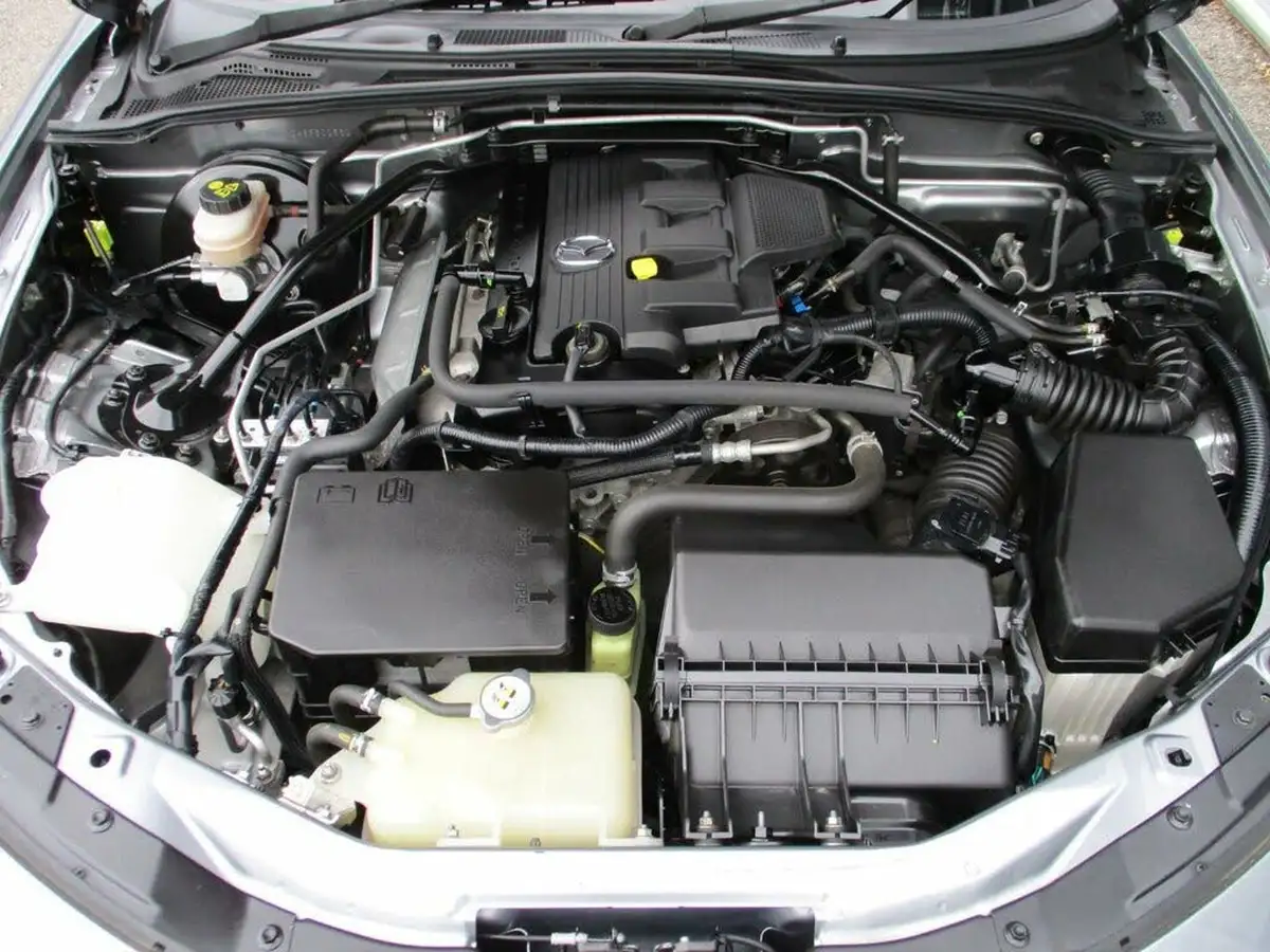 2015-mazda-mx-5-20-roadster-sport-tech-nav-big-19