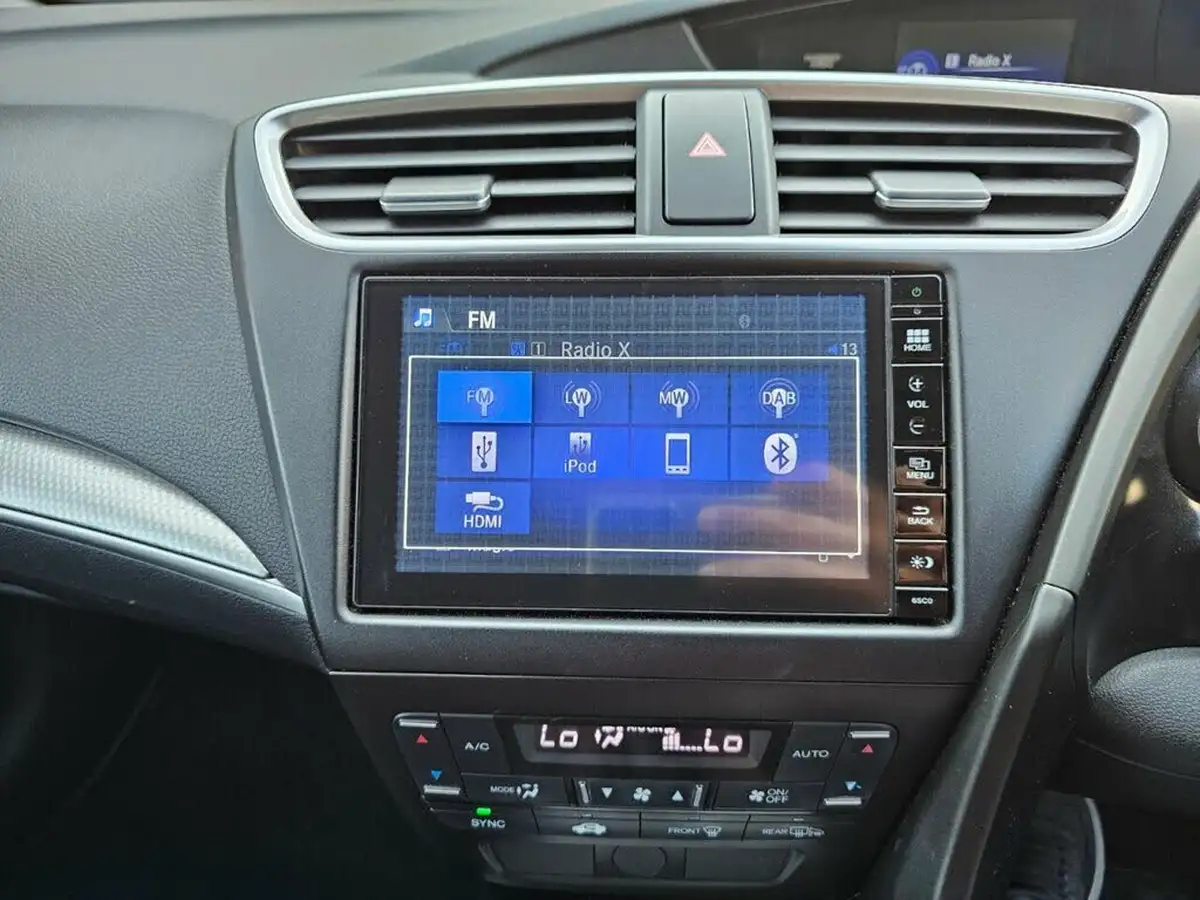 2015-honda-civic-18-se-plus-honda-connect-hatchback-auto-big-16