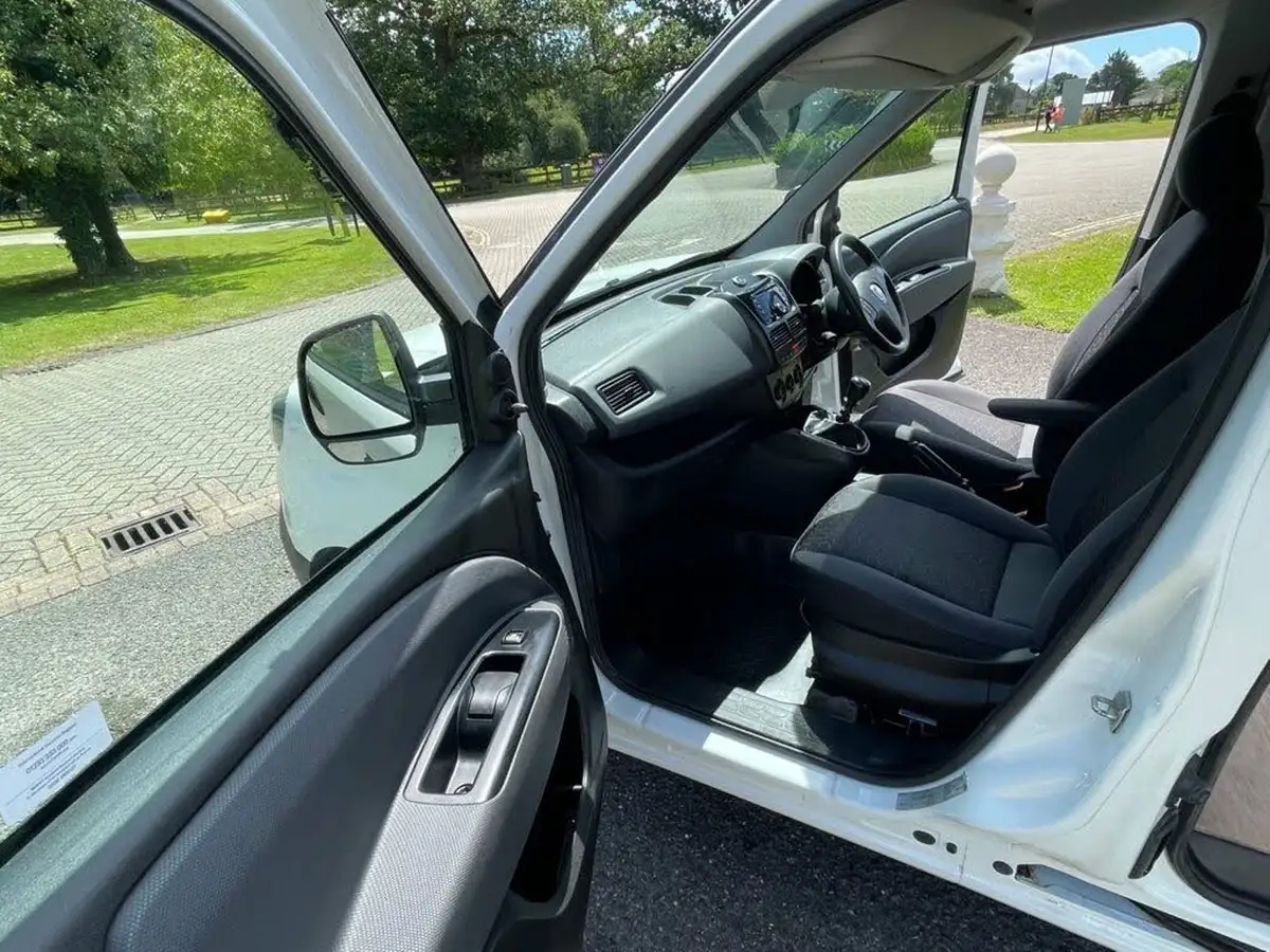 2021-fiat-doblo-cargo-16td-l2h1-maxi-tecnico-105bhpeu6dt-panel-van-big-23