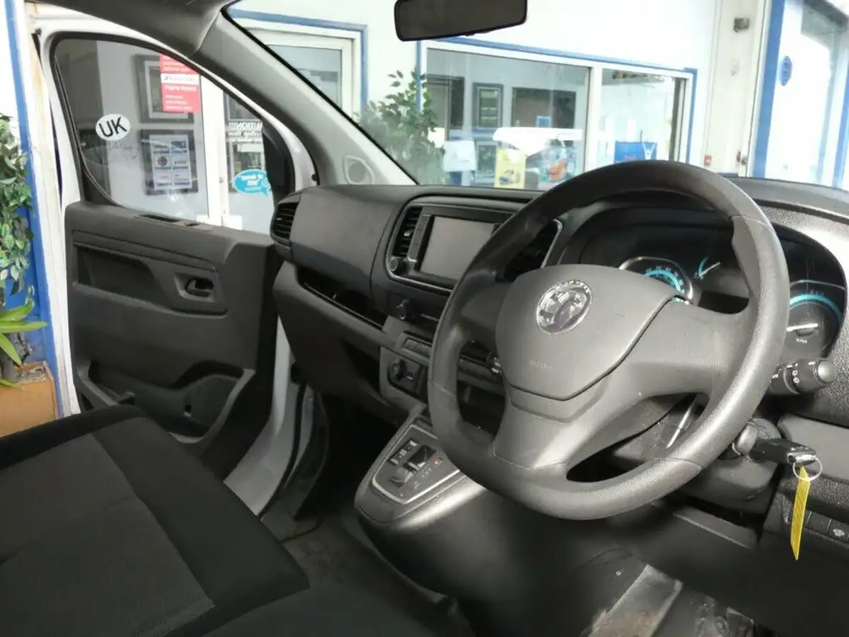 2023-vauxhall-vivaro-life-e-combi-l-big-25