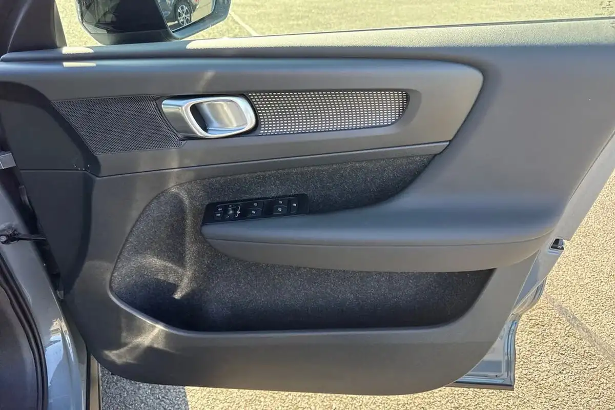 2020-volvo-xc40-20-b4-r-design-awd-big-20
