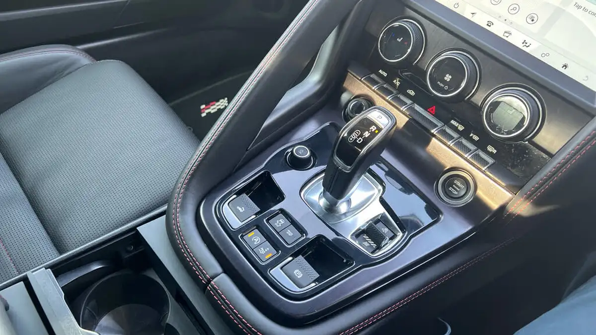 2019-jaguar-f-type-20-i4-chequered-flag-convertible-big-12