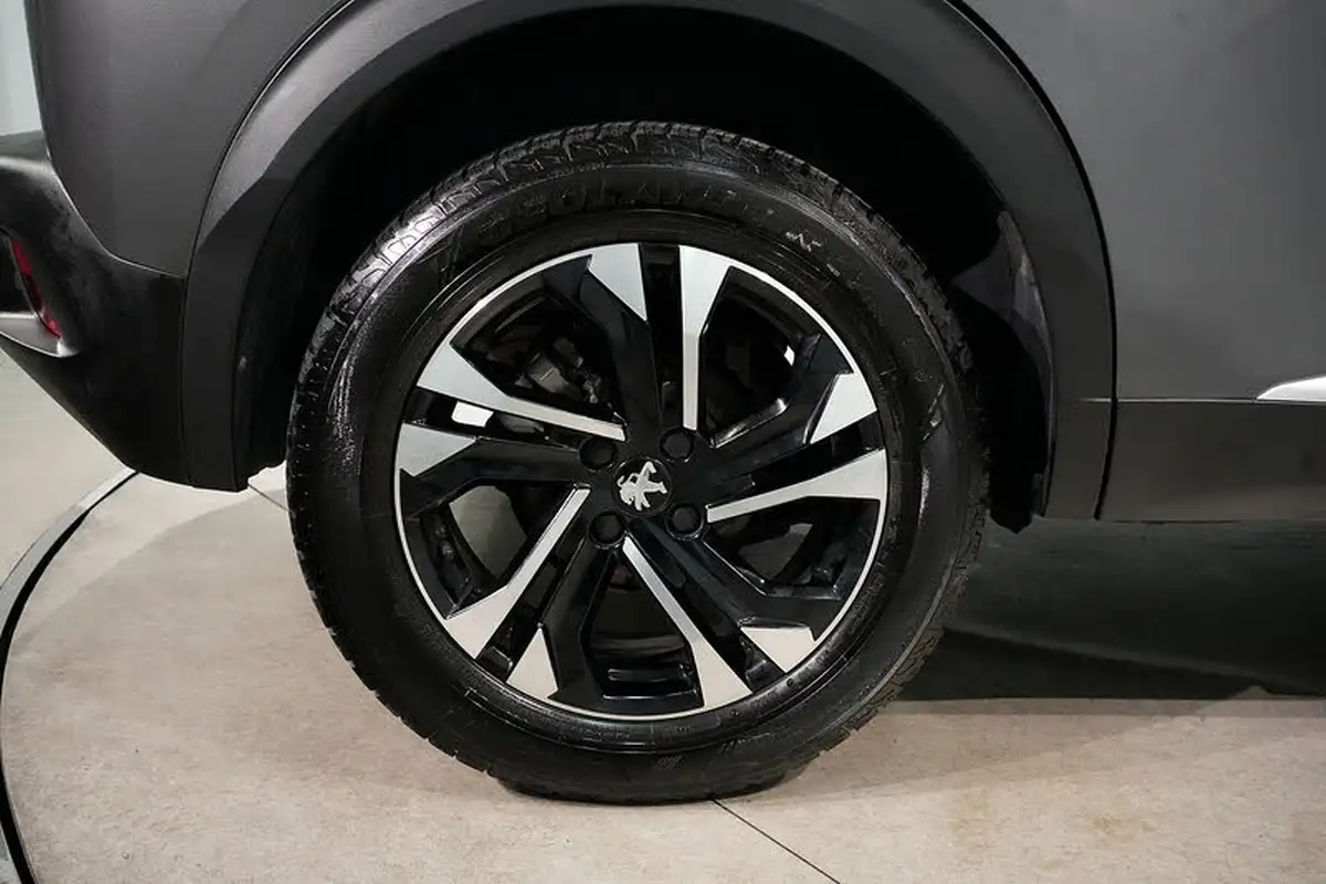 2021-peugeot-2008-suv-12-puretech-allure-premium-100bhp-big-14