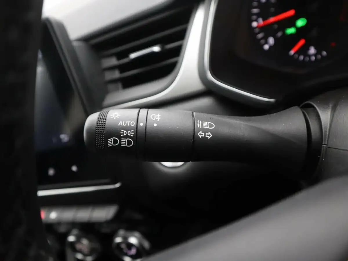 2022-renault-captur-13-tce-iconic-edition-big-21