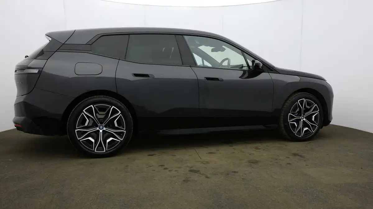 2022-bmw-ix-e-xdrive-50-m-sport-big-48