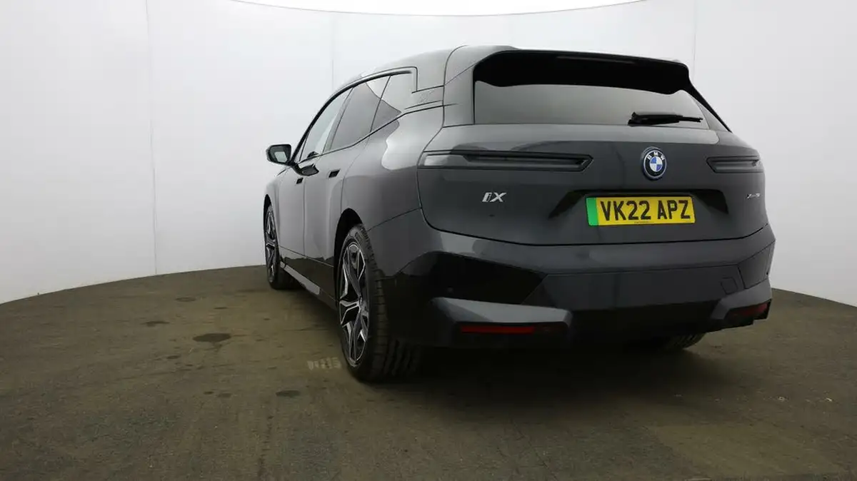 2022-bmw-ix-e-xdrive-50-m-sport-big-24