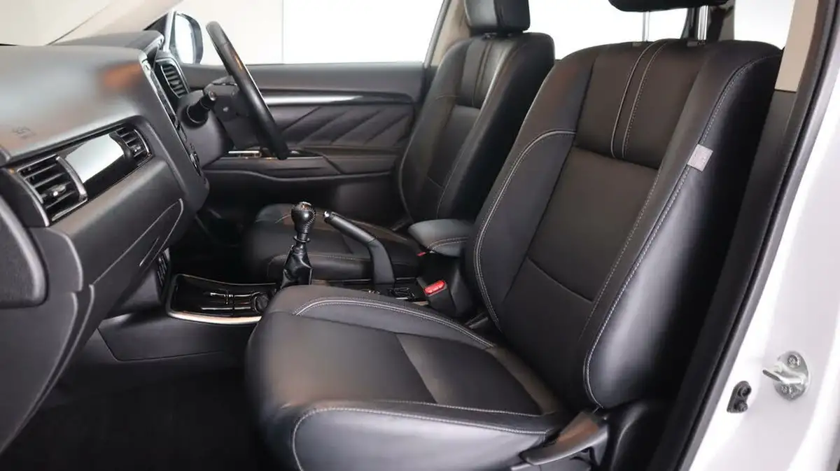 2018-mitsubishi-outlander-22di-d-4-leather-big-13