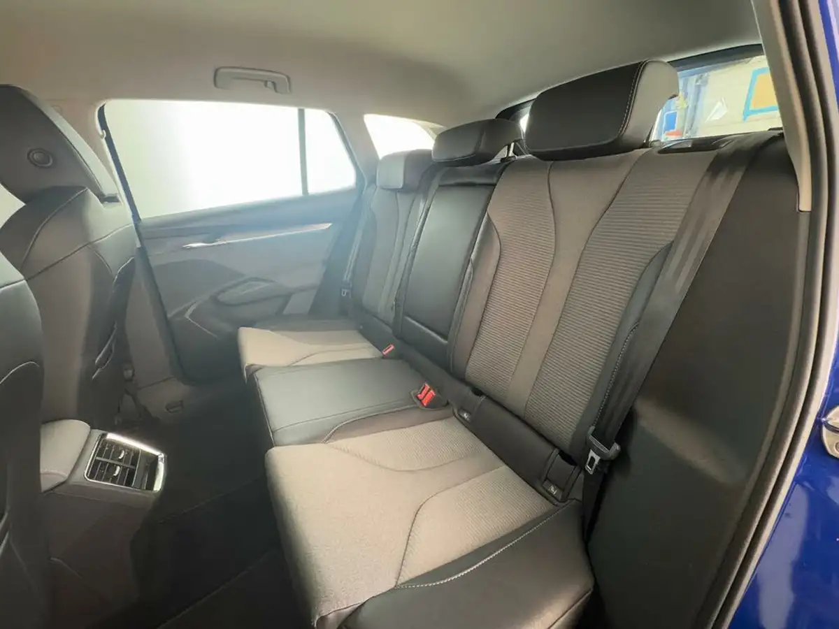 2023-skoda-enyaq-e-60-big-16