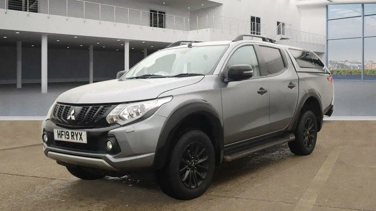 2019-mitsubishi-l200-24di-d-barbarian-black-hardtop-auto-big-1