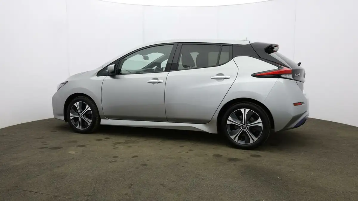2021-nissan-leaf-e-tekna-big-59