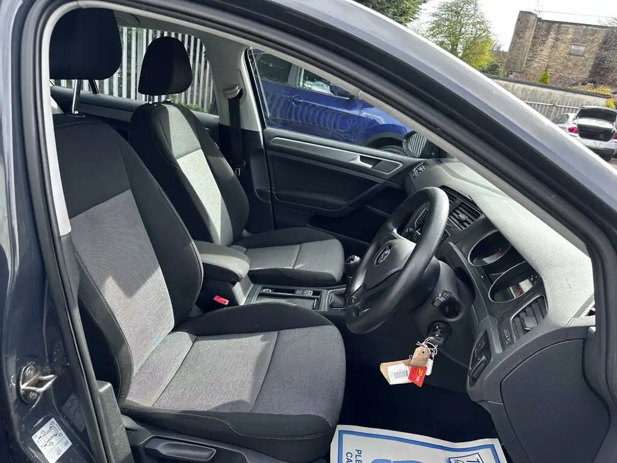 2013-volkswagen-golf-16tdi-s-ss-hatchback-5d-big-15