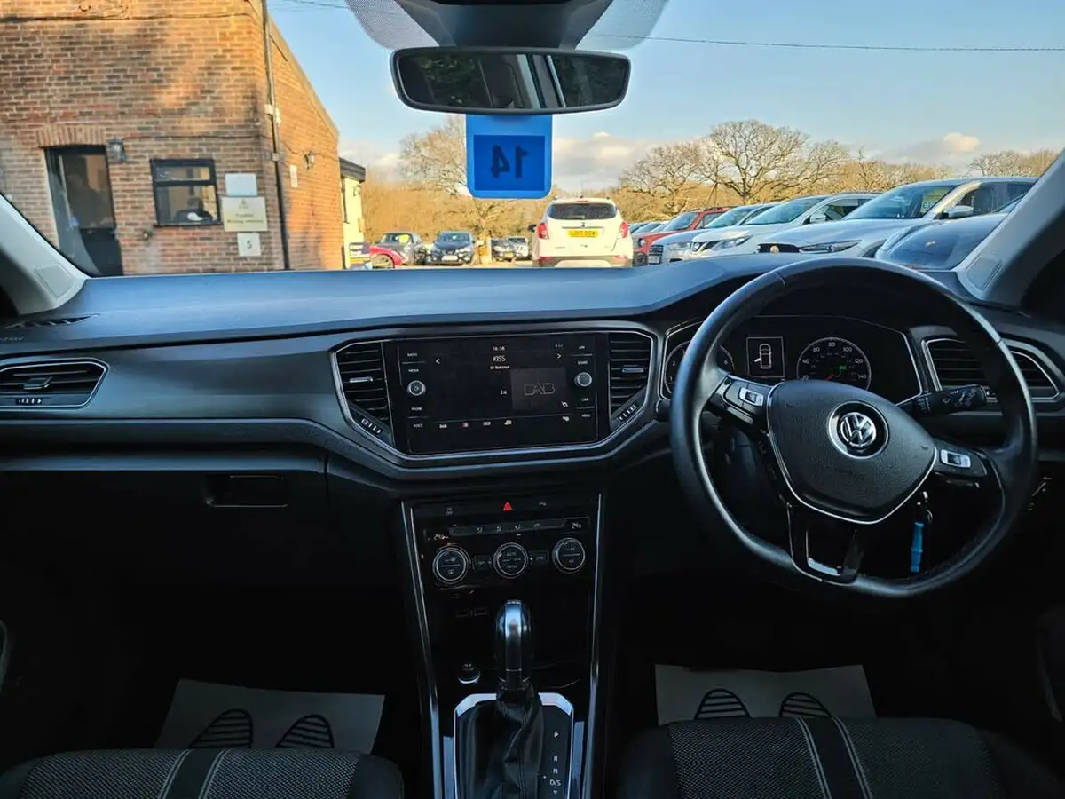 2019-volkswagen-t-roc-15-tsi-se-dsg-big-11