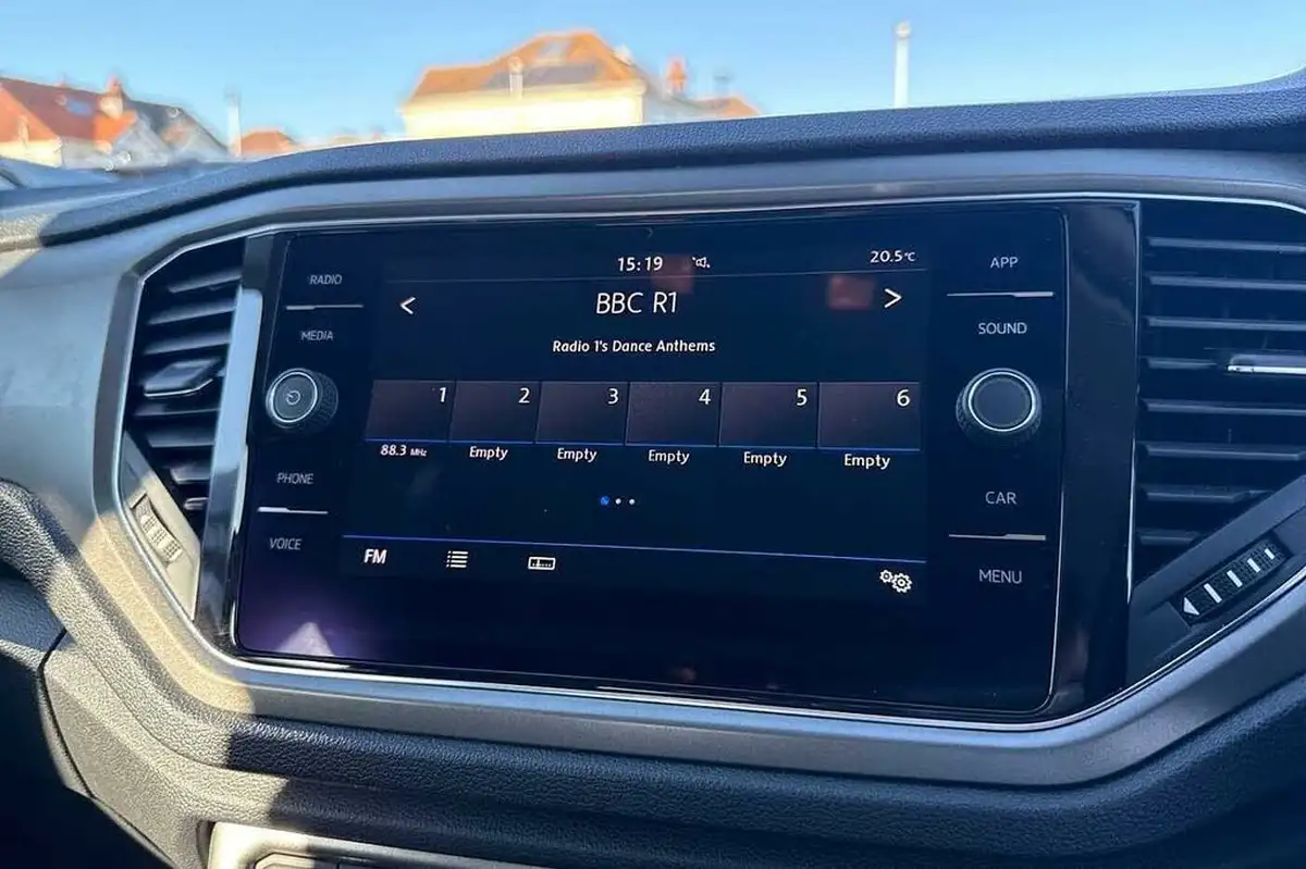 2020-volkswagen-t-roc-10-tsi-se-115ps-big-11