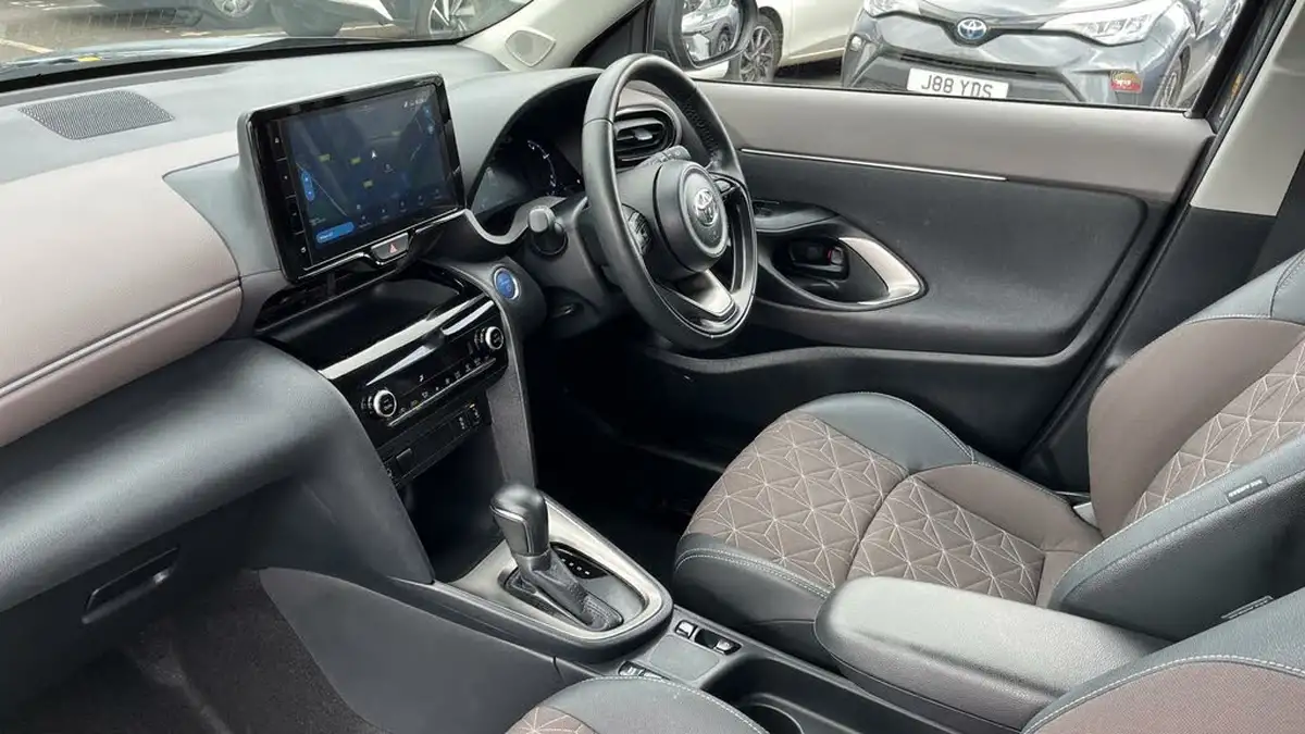2023-toyota-yaris-cross-15-vvt-i-excel-awd-i-big-33