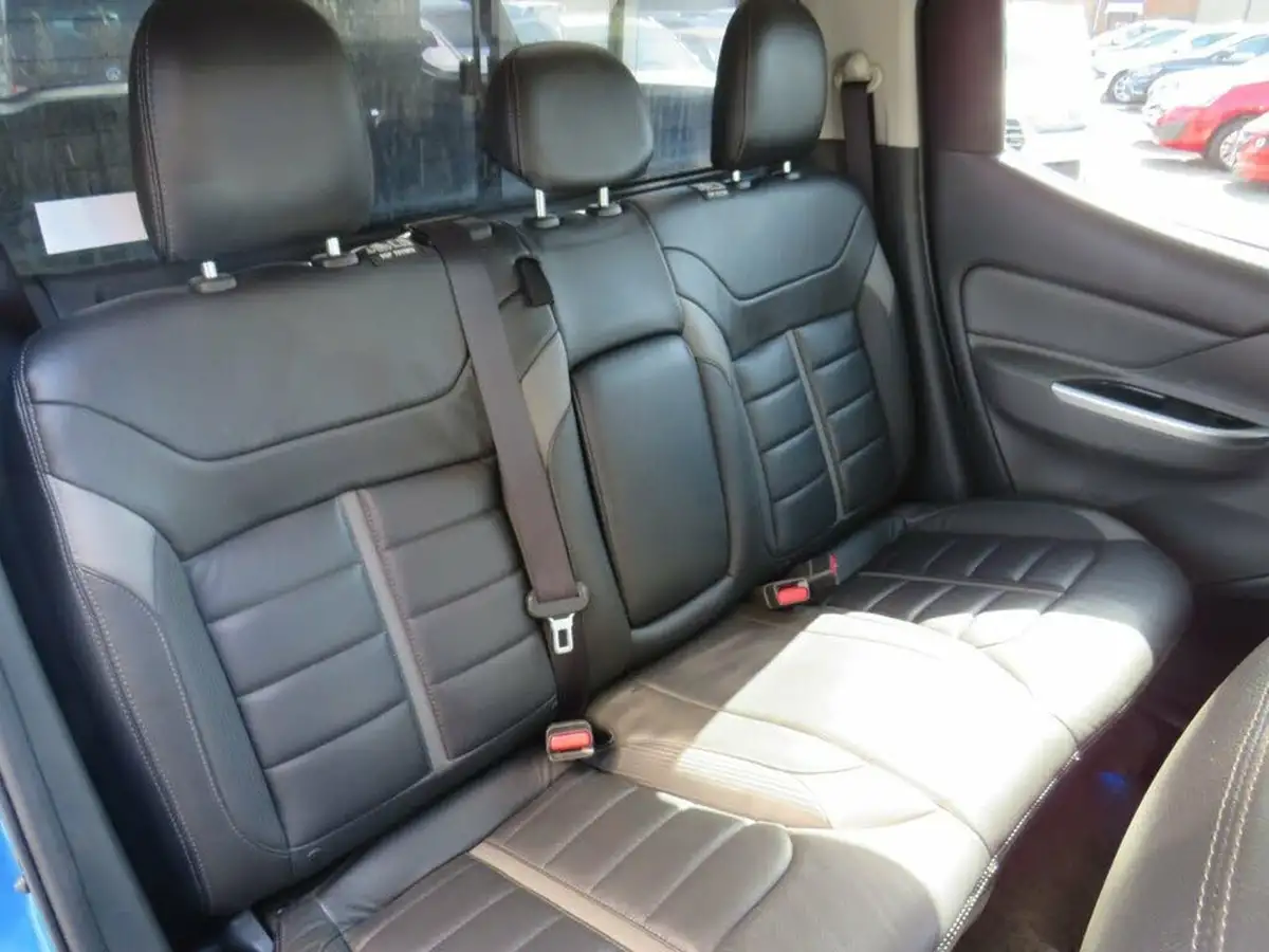 2016-mitsubishi-l200-24di-d-barbarian-auto-big-8