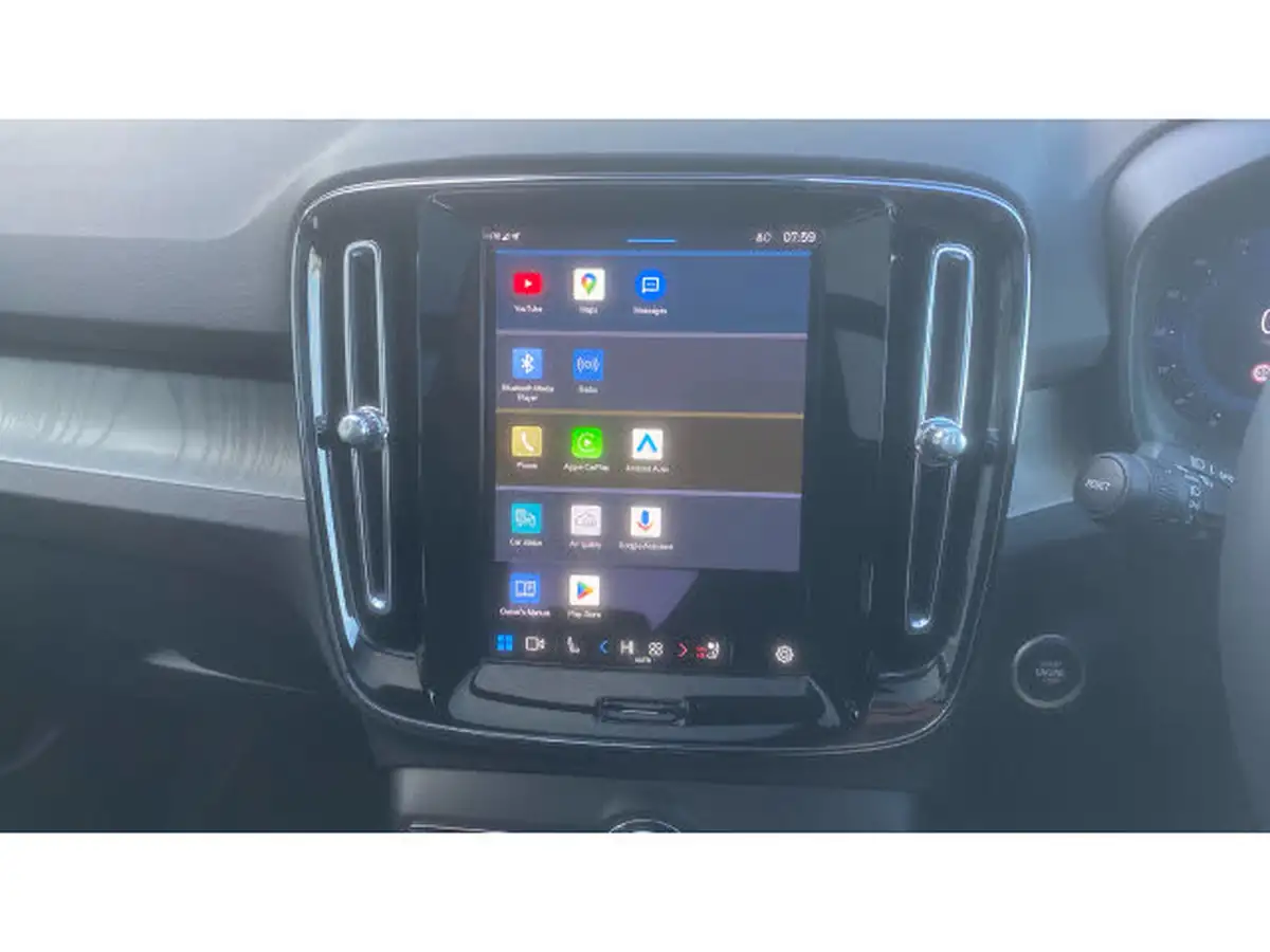 2024-volvo-xc40-20-b4-ultra-bright-big-36
