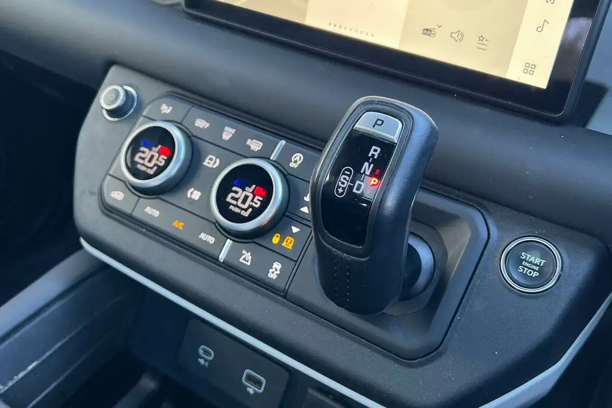 2024-land-rover-110-defender-30-d250-se-big-20