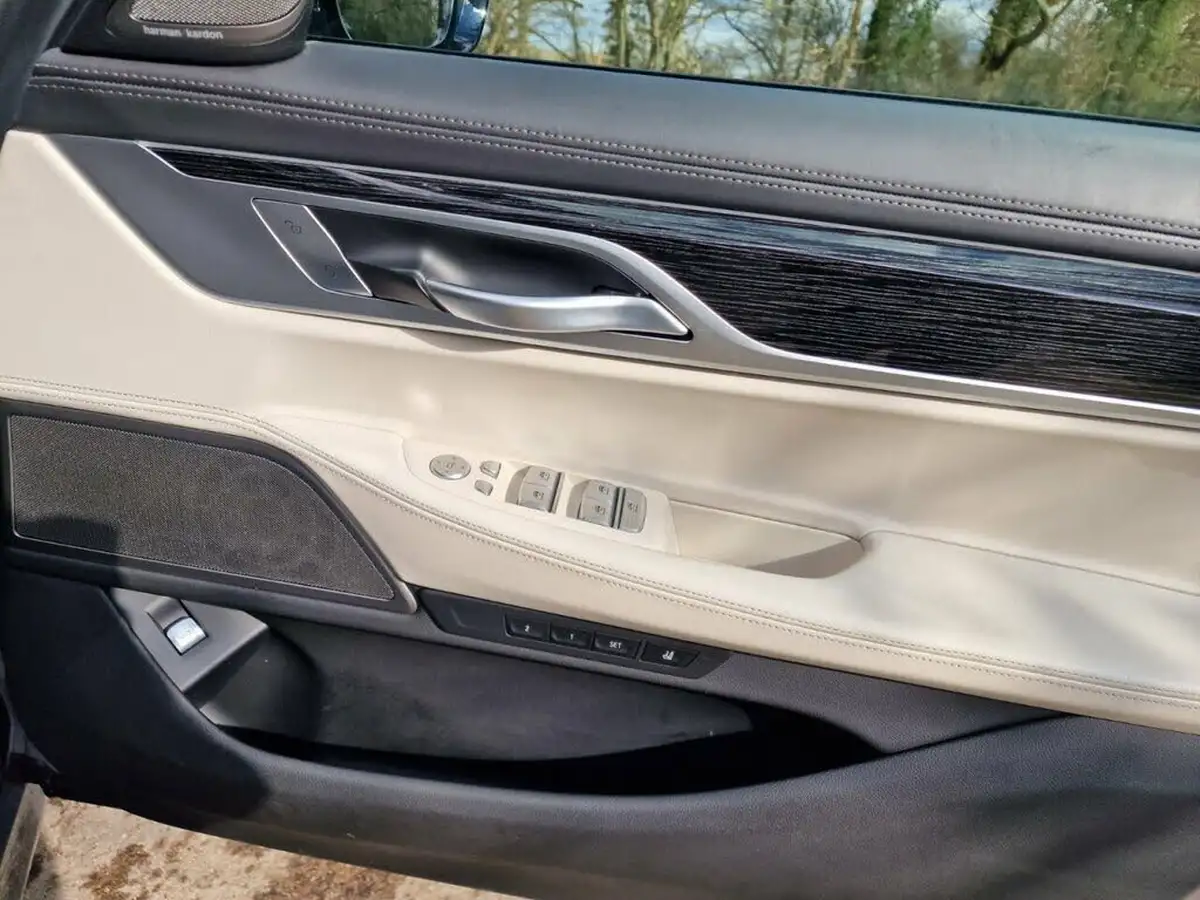 2022-bmw-7-series-30td-730d-m-sport-big-29