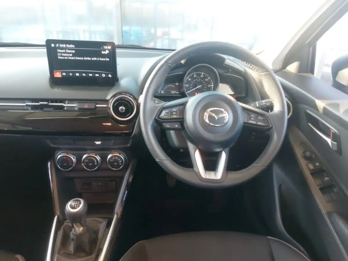 2024-mazda-mazda2-15-skyactiv-g-centre-line-big-2