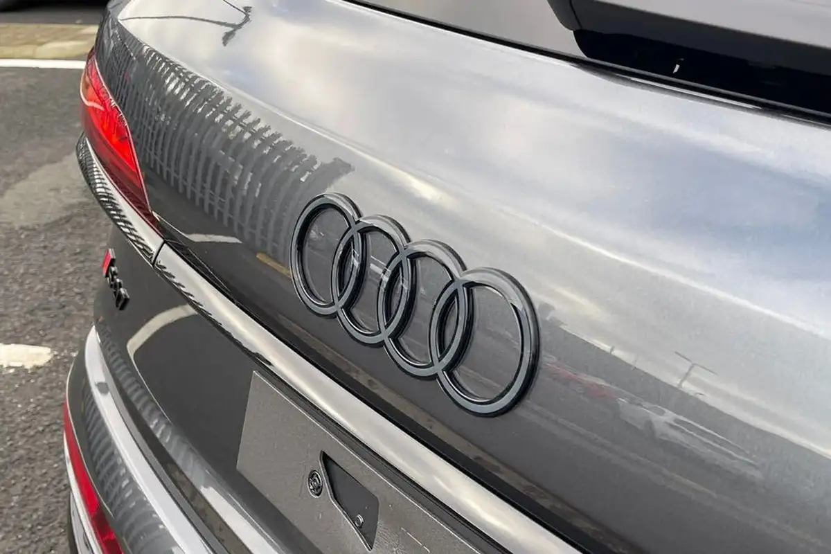 2025-audi-sq7-40-tfsi-black-edition-big-25