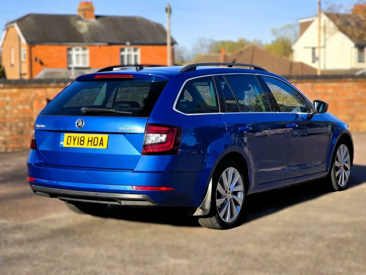 2018-skoda-octavia-20tdi-laurin-klement-estate-dsg-big-21