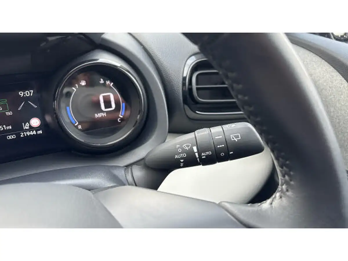 2022-toyota-yaris-15-vvt-i-excel-big-53