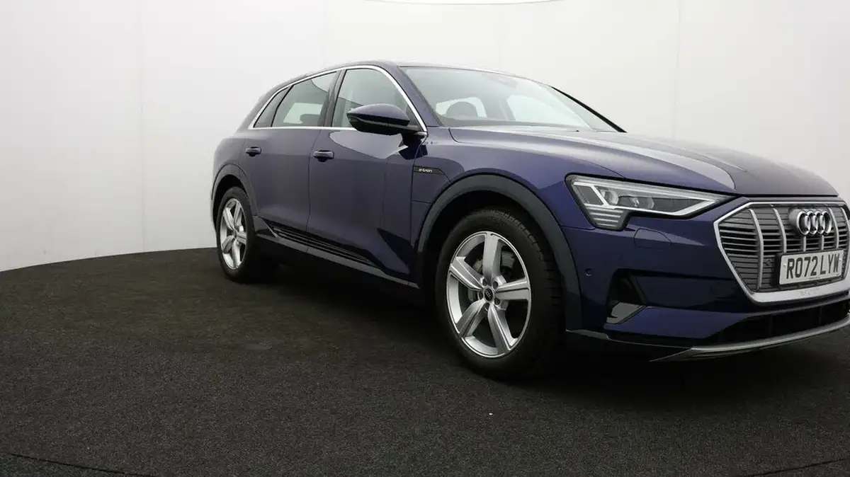2022-audi-e-tron-50e-technik-station-wagon-big-41