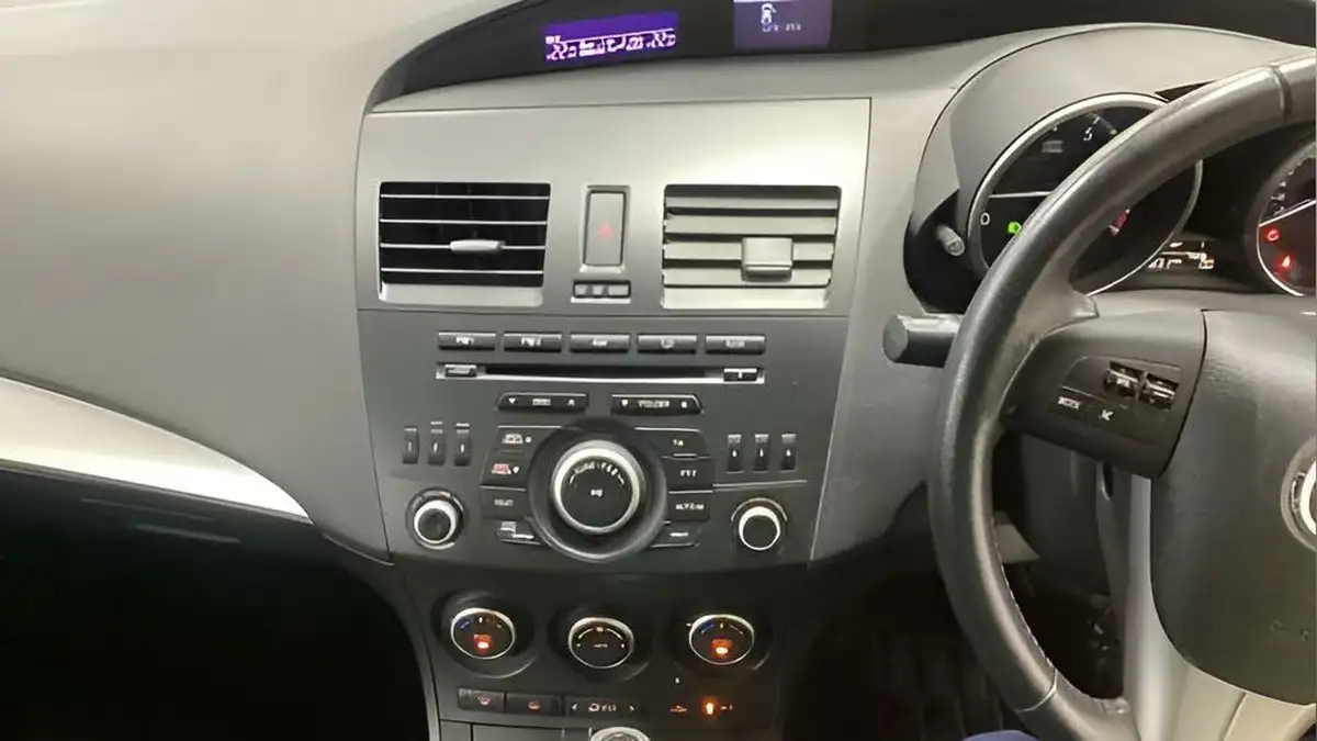 2013-mazda-mazda3-16-tamura-auto-big-3